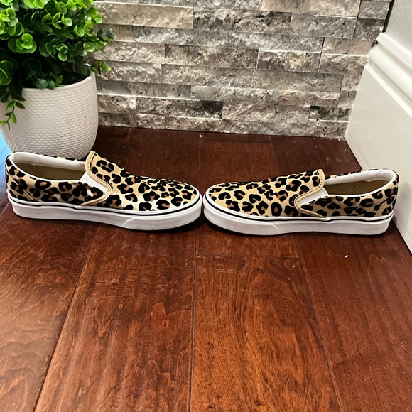 Cheetah print vans off the wall - Picture 2 of 6